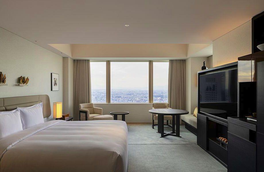 ParkHyattTokyo_bedroom_credit_YongjoonChoi
