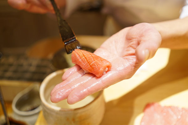 Sushi-saito-sushi-hand