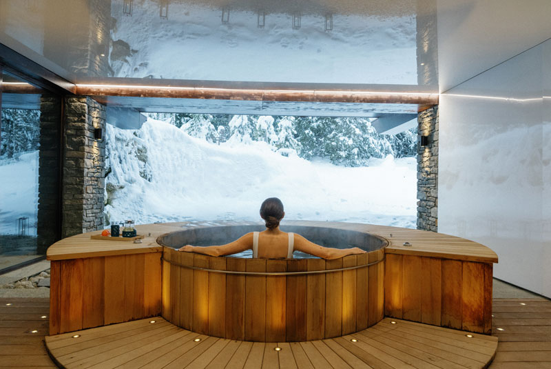 Cheval-Blanc-Courchevel-Ski-hotels-with-apres-Credit-Oliver-Fly