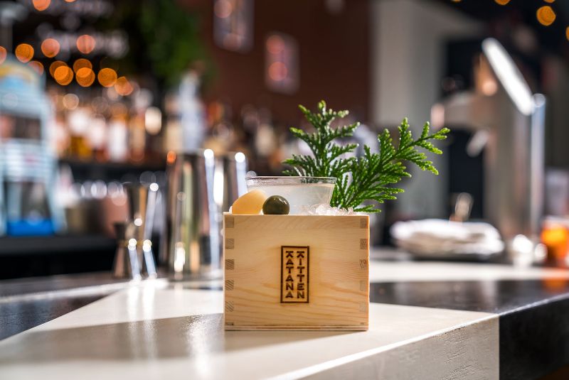 NY-martinis-katana-NoahFecks