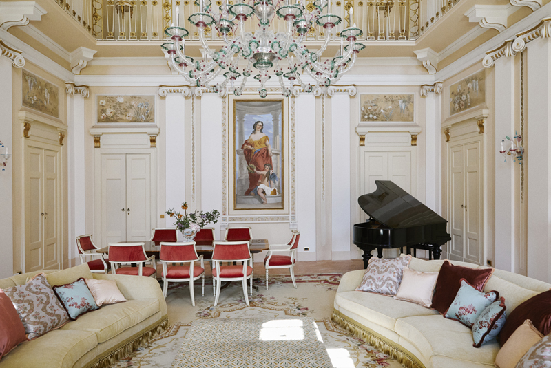 Valentines_Passalacqua-Lake-Como_Suite-Bellini_credit-Stefan-Giftthaler