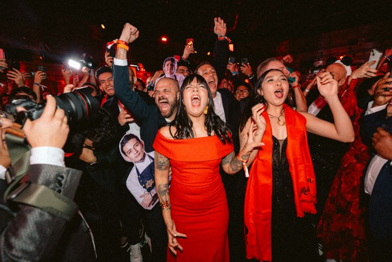 W50BB24-highlights-handshake