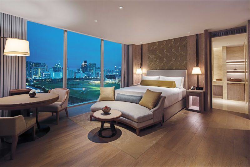 Waldorf-Astoria-Bangkok-Deluxe-Bedroom