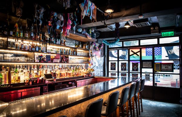 A50BB21-ThePontiac-Interior