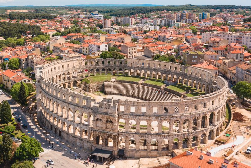 Istria-article-copy-pula-arena